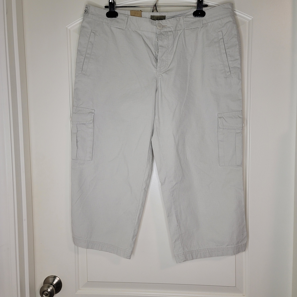 American Eagle Outfitters Light Khaki Cargo Capris